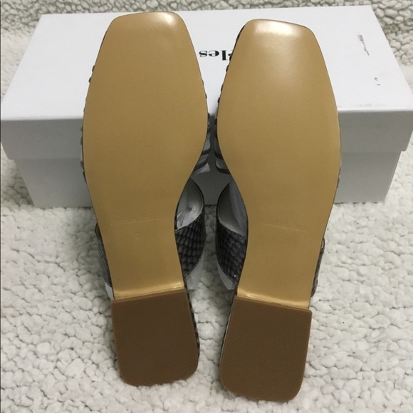 NWT in BOX CHARLES DAVID Leather Flat Sandals - Picture 10 of 15